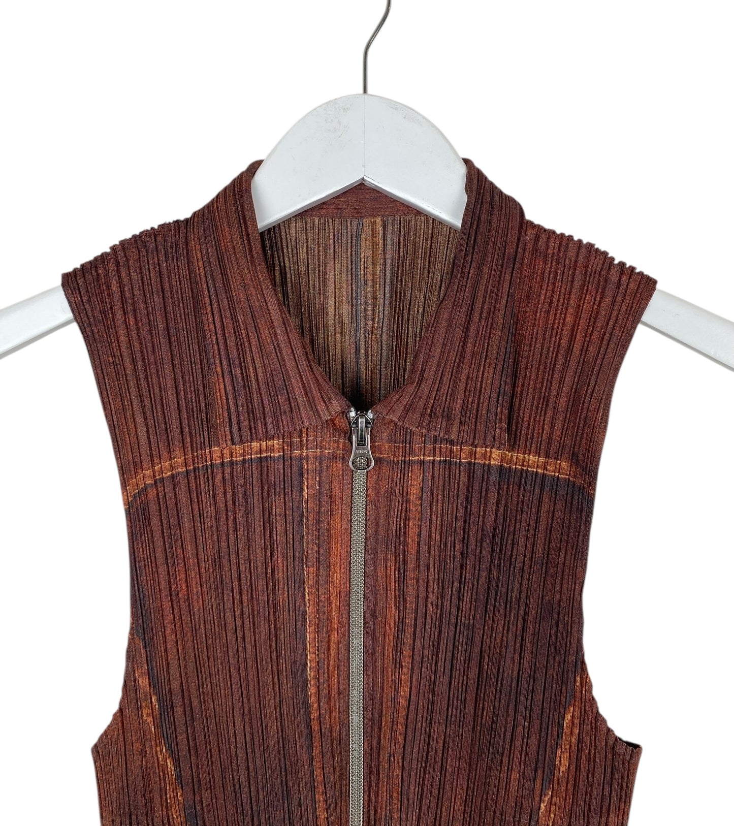 PLEATS PLEASE ISSEY MIYAKE